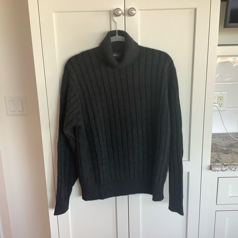 Neiman Marcus 100% Cashmere Cable Knit Turtleneck Sweater